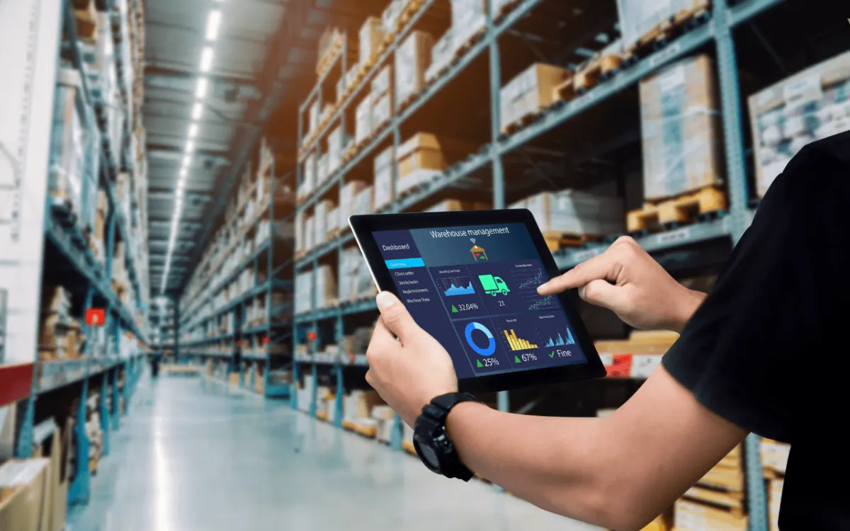 dashboard di intelligenza artificiale per la gestione del magazzino